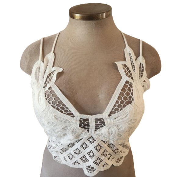 PRETTY ☆ WHITE ☆ BATTENBERG STYLE LACE ☆ BRALETTE TOP ☆ NWT - Picture 2 of 9